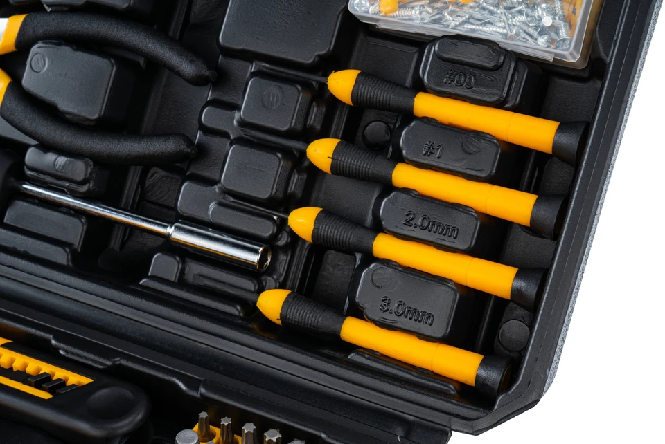 Powermat įrankių rinkinys WKRĘTAKI MŁOTEK KOMBINERKI + AKCESORIA 126el. (WALIZKA) PM-ZW-126ZN