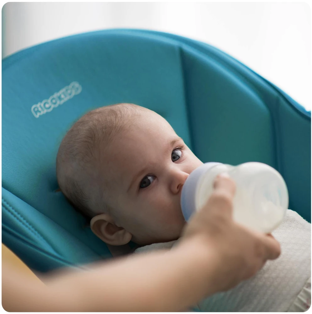 Ricokids Belo maitinimo kėdutė su staliuku, batutu, tamsiai mėlyna + apsauginis lankelis