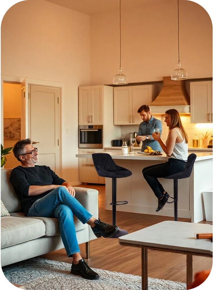 Sofotel „Nerra Sofa“ juoda baro kėdė su atlošu ir juodu pagrindu