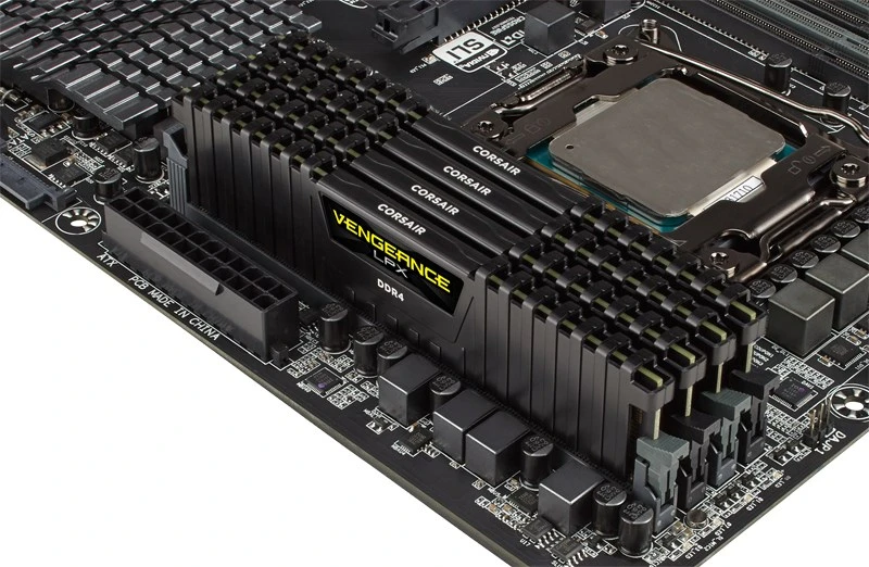 RAM DDR4 16GB PC 2400 CL16 CORSAIR Vengeance LPX Juodas atviro pakuotės atmintis