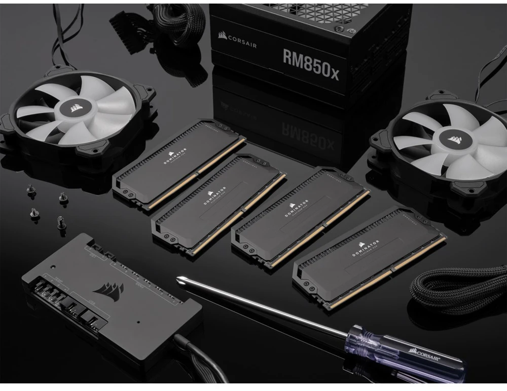 RAM DDR5 64GB PC 6600 CL32 CORSAIR KIT (2x32GB) DOMINATOR P RGB komplektas mažmeninei prekybai
