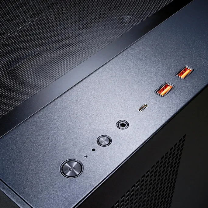 Stacionarus kompiuteris Žaidimų kompiuteris Hyrican COUGAR FV150 BK (7891) Ryzen 7 9800X3D vandens aušinimas 32GB/1TB SSD RTX 5080 Win11 Juodas