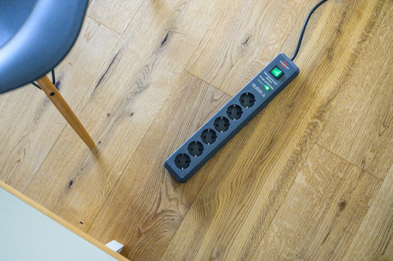 Brennenstuhl Secure-Tec 19.500A prailgintuvas su 6 lizdais ir apsauga nuo viršįtampių, 2m, pilkos spalvos