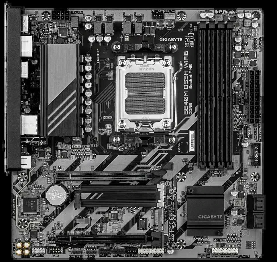 Pagrindinė plokštė „Gigabyte B840M DS3H WIFI6“ (1.1 rev.) | Procesorių šeima AMD | Procesoriaus lizdas AM5 | DDR5 | Palaikomos kietojo disko sąsajos SATA, M.2 | SATA jungčių skaičius 4