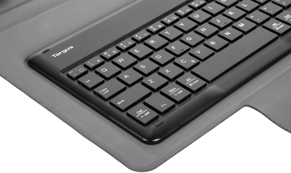 Targus Pro-Tek™ universalus 9–11 colių klaviatūros dėklas (vokiečių k.) – QWERTZ klaviatūra, juoda