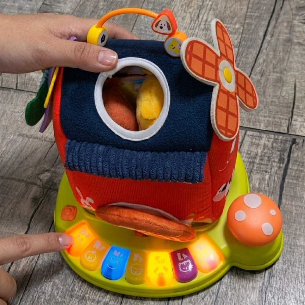Woopie Baby Žaislas sodybos namelis WOOPIE, su pianinu