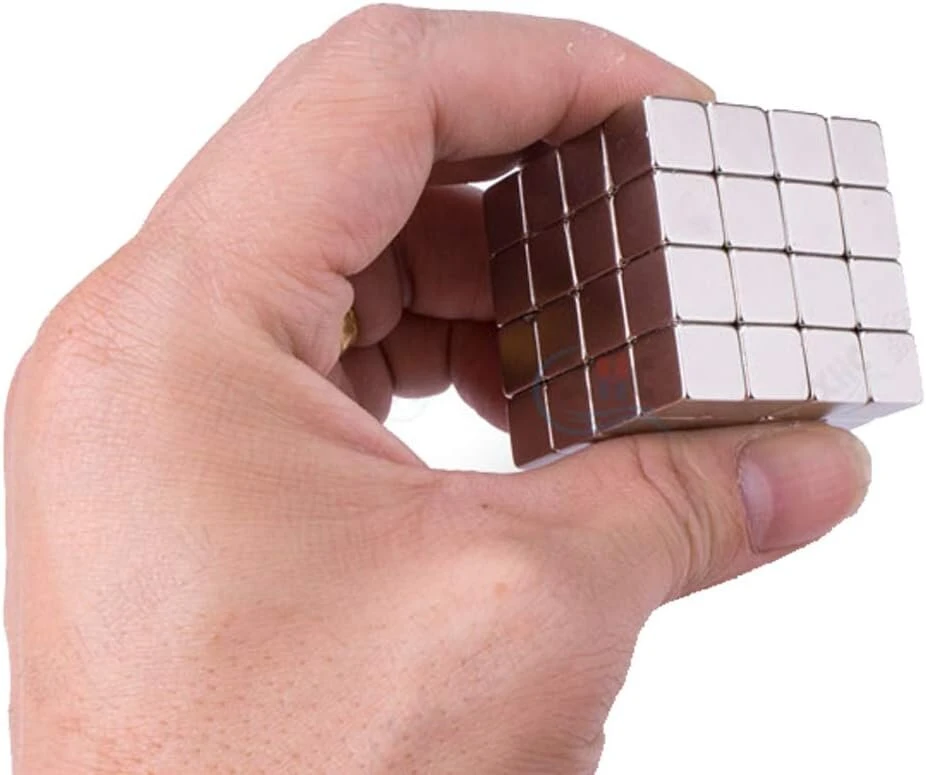12 neodimio kubo magnetų rinkinys, ypač stiprus rinkinys, kubo magnetai stiklinėms magnetinėms lentoms šaldytuvo skelbimų lentai atmintinių lentai baltajai lentai mokyklos mokytojo žemėlapiui, biurui, su laikymo konteineriu, sidabrinis (10 x