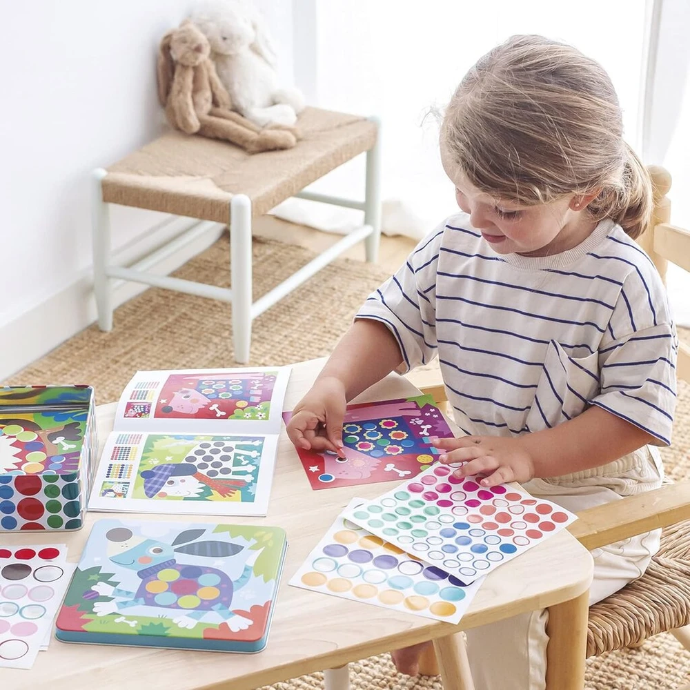 Art & Fun Rinkinys "šunys ir gyvūnai" su spalvotais gumytėmis metalinėje dėžutėje
