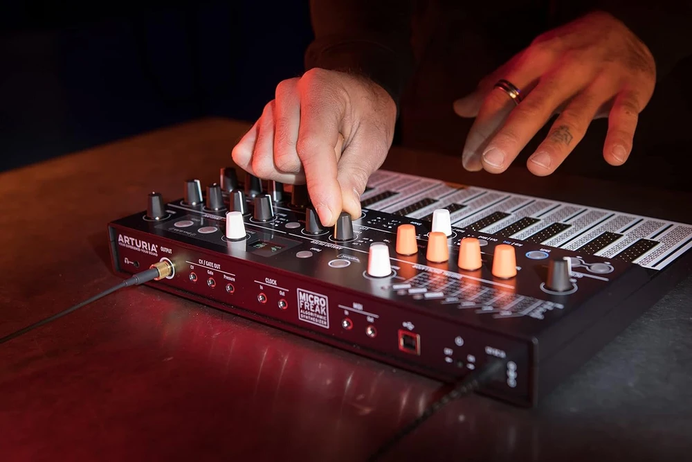 Arturia - Microfreak sintezatoriaus klaviatūra - 25 klavišų hibridinis sintezatorius su Pcb klaviatūra, bangų lentelės ir skaitmeniniais generatoriais, analoginiai filtrai
