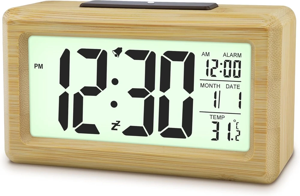 Ayybboo Skaitmeninis žadintuvas, medinis žadintuvas su dideliu ekranu, automatiniu šviesos jutikliu, data, temperatūros ekranu, maitinamas baterijomis stalo laikrodis (šarminės baterijos nepridedamos)