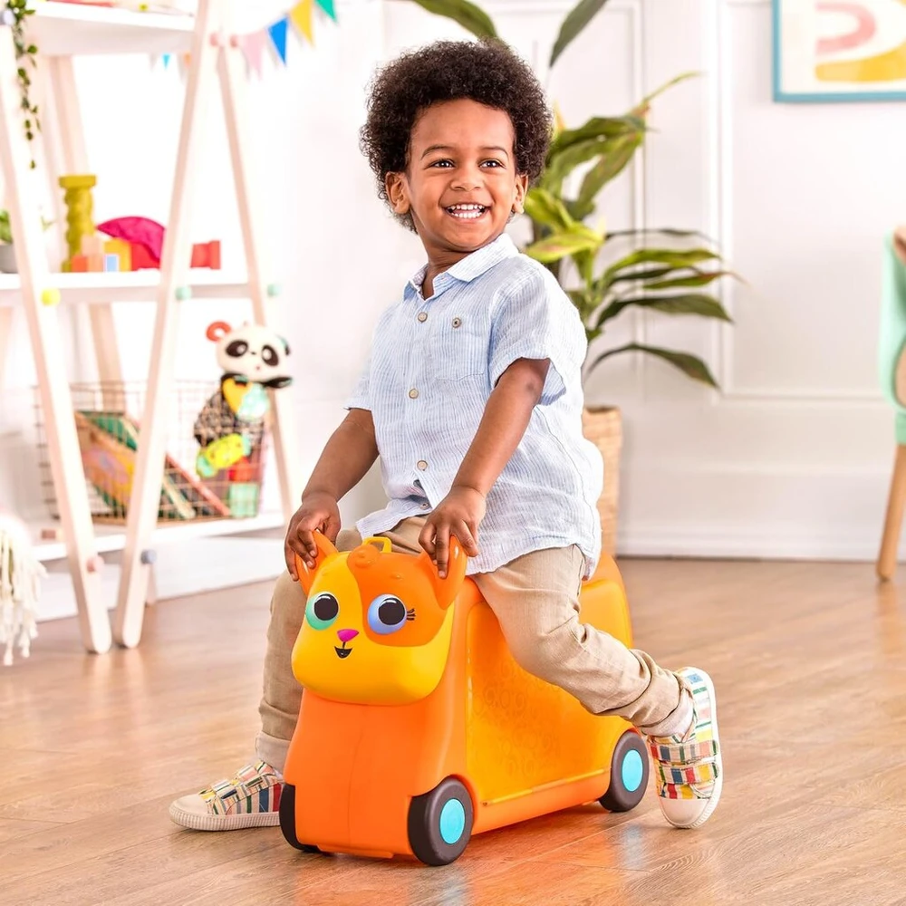 B. toys vaikiškas rankinis lagaminas katė - kelioninis lagaminas, vaikiškas lagaminas su šviesomis ir garsais - vaikiškas lagaminas atsisėdimui - su saugojimo vieta - mergaitėms ir berniukams nuo 2 metų