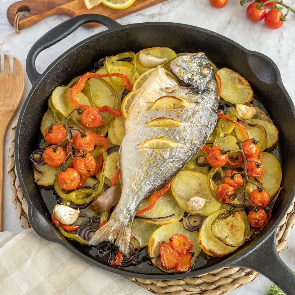 Bbq-toro keptuvė iš ketaus, skersmuo 34 cm, ketaus keptuvė-grilis su rankena, rankena ir dviem snapeliais, briaunota, ketaus keptuvė-grilis, bbq keptuvė, orkaitės keptuvė, ketaus keptuvė