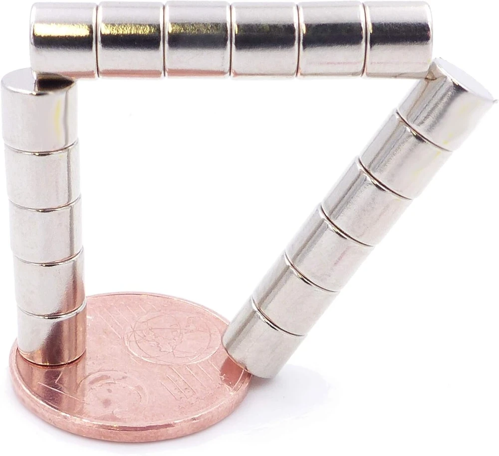 Brudazon 10 mini diskiniai magnetai 6 x 5 mm N52 stipriausio lygio neodimio magnetai itin stiprūs magnetai modeliavimui, nuotraukoms, lentai, skelbimų lentai, šaldytuvui, rankdarbiams, itin stiprus magnetinis diskas