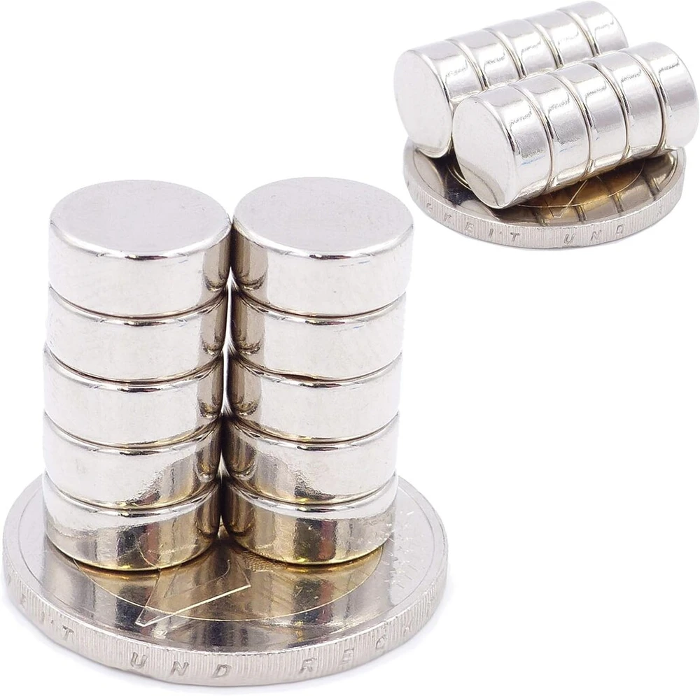 Brudazon 30 mini diskiniai magnetai 10 x 4 mm N52 stipriausio lygio neodimio magnetai itin stiprūs magnetai modelių gamybai, nuotraukoms, lentoms, skelbimų lentoms, šaldytuvams, rankdarbiams, itin stiprūs magnetiniai diskai