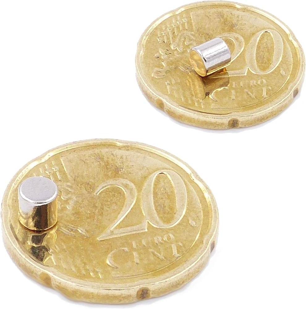 Brudazon 50 mini diskiniai magnetai 4 x 4 mm N52 stipriausio lygio neodimio magnetai itin stiprūs magnetai modelių gamybai, nuotraukoms, lentoms, skelbimų lentoms, šaldytuvams, rankdarbiams, itin stiprūs magnetiniai diskai