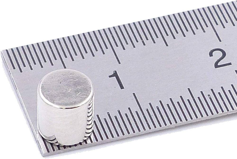 Brudazon 75 mini diskiniai magnetai 5 x 5 mm N52 stipriausio lygio neodimio magnetai itin stiprūs magnetai modelių gamybai, nuotraukoms, lentoms, skelbimų lentoms, šaldytuvams, rankdarbiams, itin stiprūs magnetiniai diskai