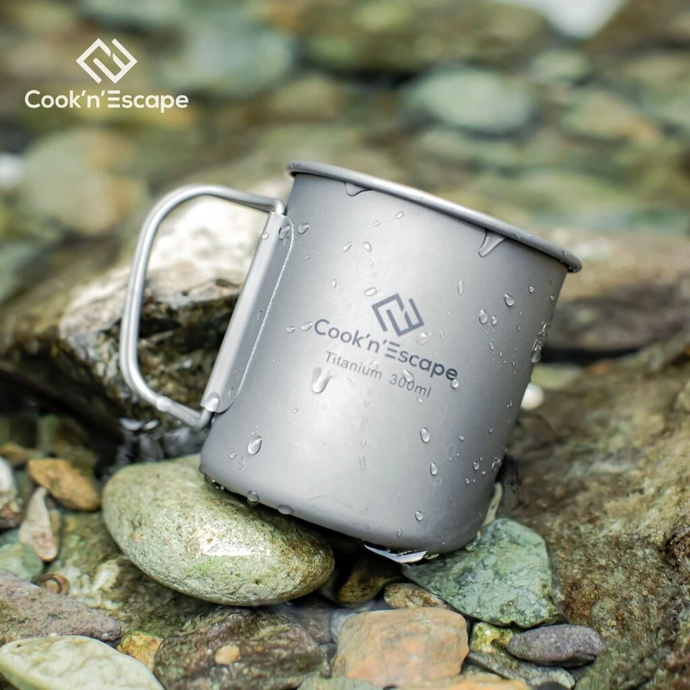 Cook'n'escape titan 300 ml kempingo puodelis, skirtas maisto gaminimui ant atviros ugnies, su sulankstomomis rankenėlėmis, skirtas iškyloms gamtoje ir žygiams
