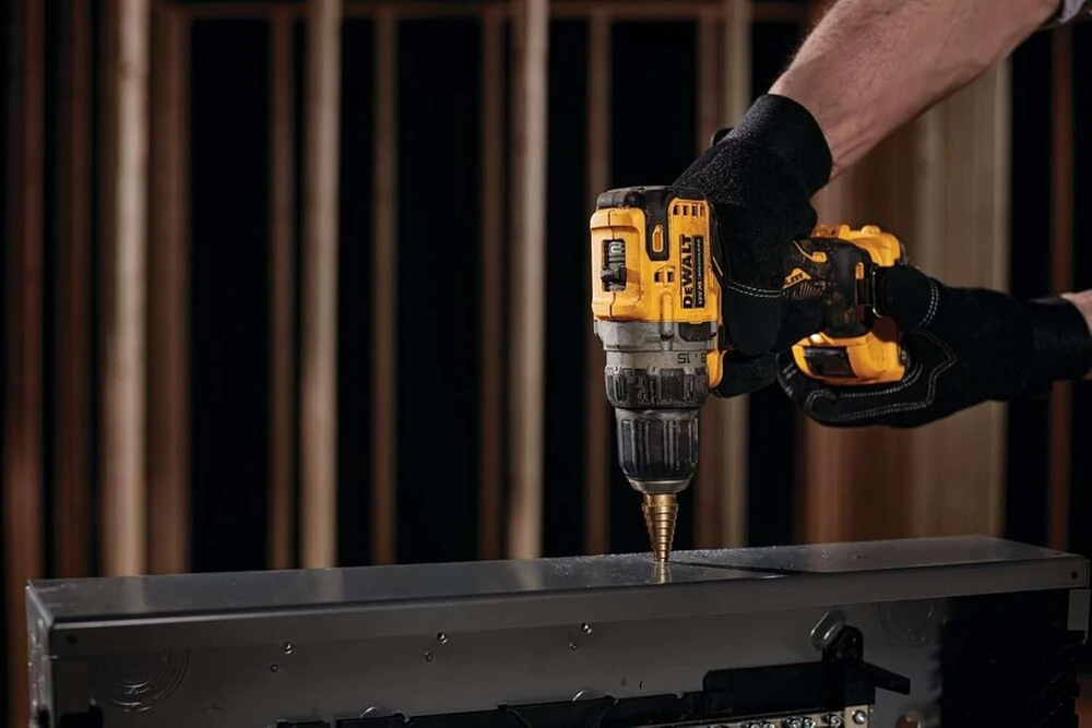 Dewalt Dcd701d2 12 V akumuliatorinis gręžtuvas (bešepetėlinis variklis, 15 sukimo momento lygių reguliavimas, 2 greičių pilnai metalinė pavarų dėžė, komplekte 2x 12v 2ah ličio jonų akumuliatoriai, įkroviklis, diržo spaustukas, T-stak dėžė)