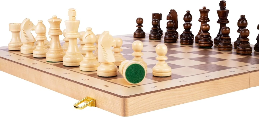 Engelhart didelis beržo medienos šachmatų žaidimas – riešutmedžio ir klevo lukštas – sulankstomas – matmenys: 45 x 45 x 5,5 cm – karalius: 90 mm – dėžutė: 50 mm