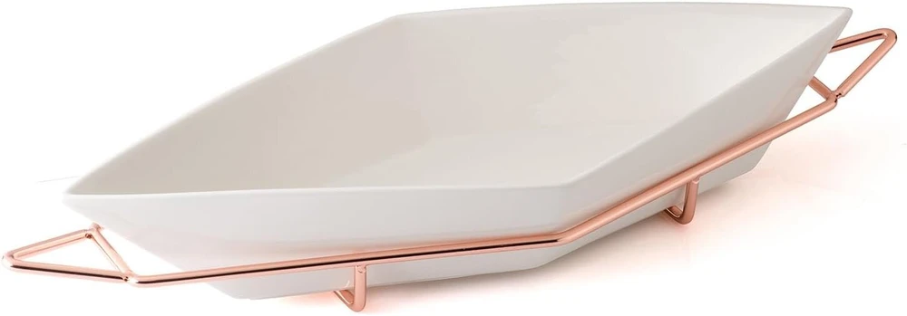 Evviva Company Srl porcelianinis priešpiečių dėžutė su plieniniu stovu, rožinio aukso spalvos, lėkštės matmenys: 40 x 18 cm, rombo formos. Praktiška ir elegantiška, idealiai tinka jūsų stalui.