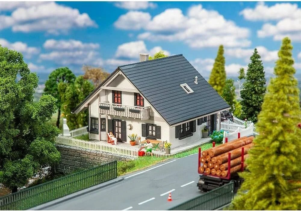 Faller 130640 H0 renovuotas vienos šeimos namas