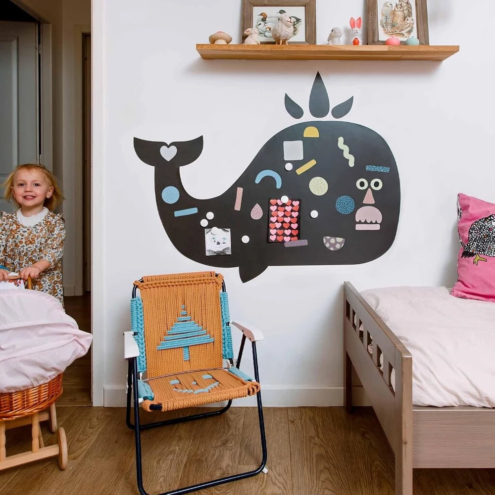 Ferflex - magnetinė lenta vaikams Whale - nuvaloma lenta - sienų dekoracija su perkeliamu magnetiniu lipduku - parduodama su geometrinių figūrų rinkiniu - 60 x 90 cm
