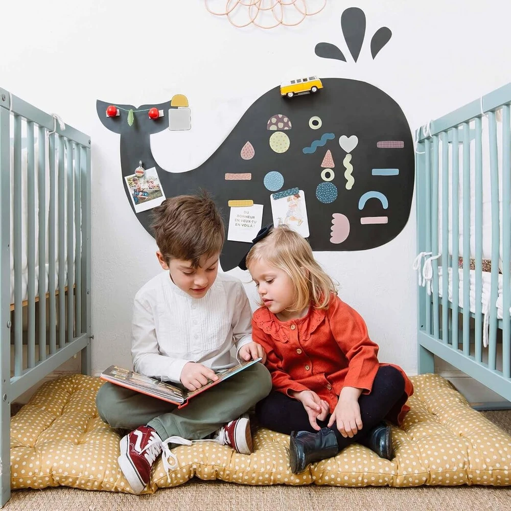 Ferflex - magnetinė lenta vaikams Whale - nuvaloma lenta - sienų dekoracija su perkeliamu magnetiniu lipduku - parduodama su geometrinių figūrų rinkiniu - 60 x 90 cm