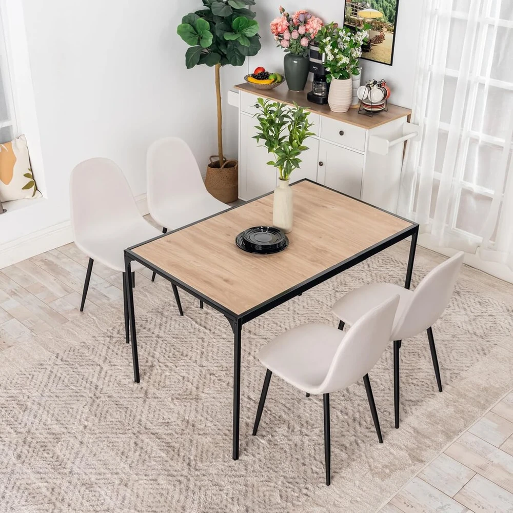 Furniturer 4 elegantiškų audinio valgomojo kėdžių su metalinėmis kojomis komplektas. Idealiai tinka miegamajam, svetainei, kreminės baltos spalvos