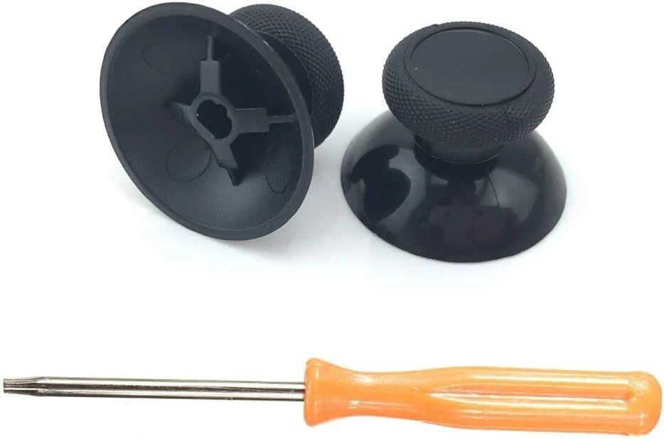 Gamer Gear Replacement 2 x Analoginiai nykščių valdiklių dangteliai, skirti XBOX One valdikliui. Rinkinį sudaro atsuktuvas. Patvarūs ir lengvai pakeičiami