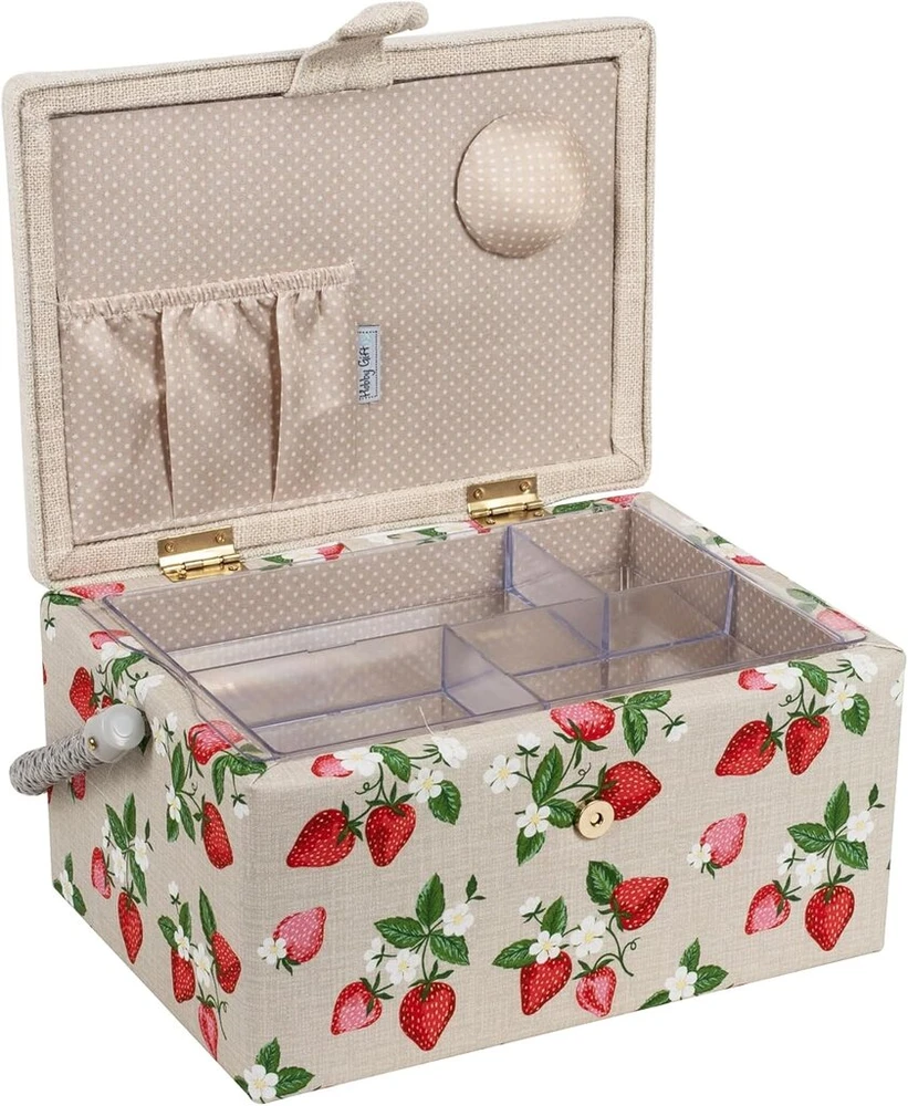 Hobby Gift išskirtinė vidutinė siuvimo reikmenų dėžutė su priedų dėklu, pagalvėle adatoms, krepšiu, pvc rankena, siuvinėtu dangteliu 18.5x25.5x14.5cm, Embroidered Strawberries