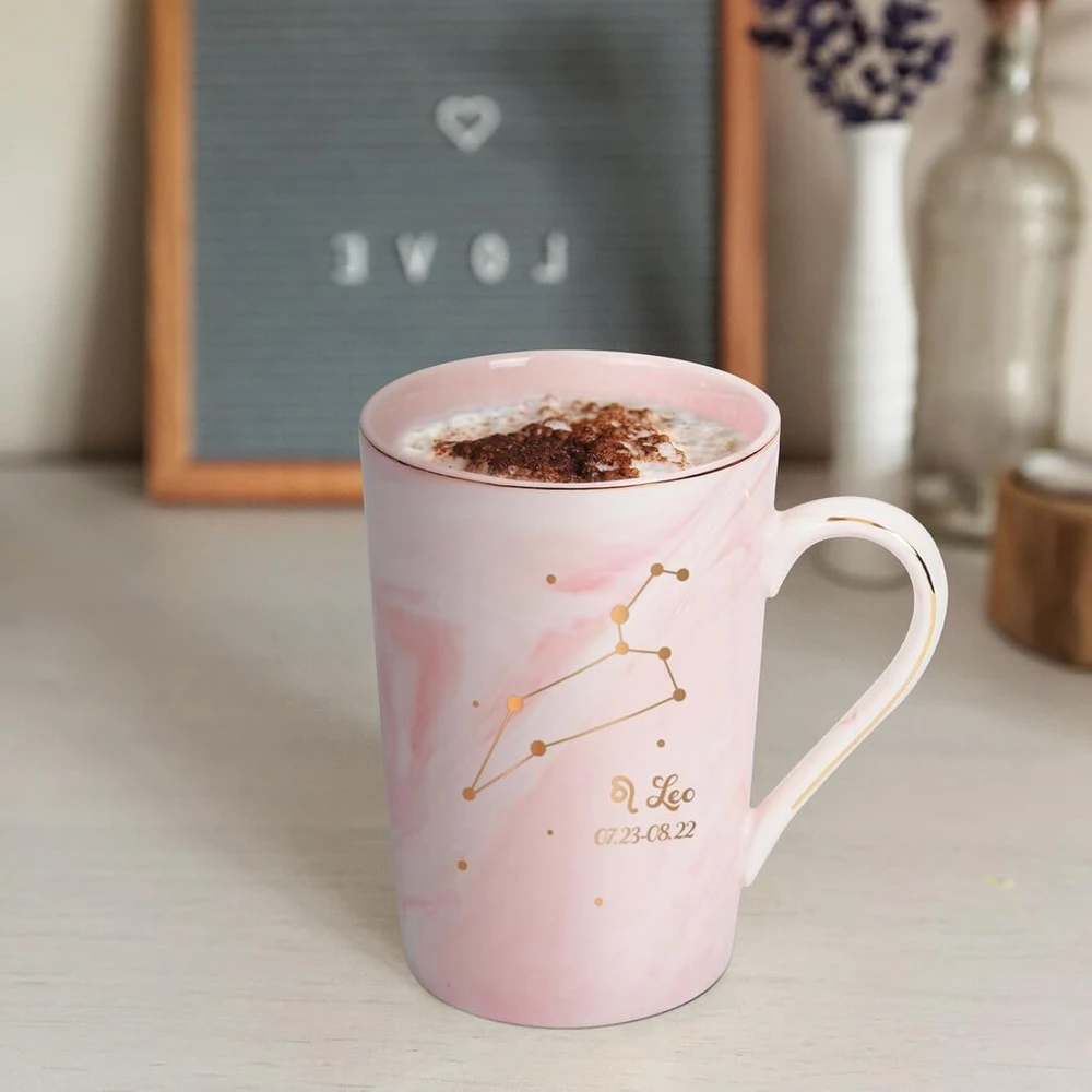 Joymaking puodelis su žvaigždynu – liūtas – personalizuota dovana merginai / vaikinui gimtadienio, kalėdų proga, liūtas – 400 ml rožinis