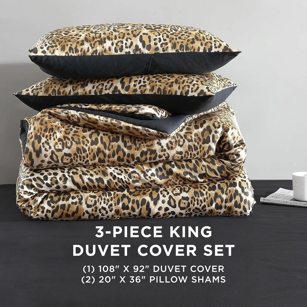 Patalynės komplektas Juicy Couture karališko dydžio leopardinis satininis antklodės užvalkalų komplektas - gepardo rašto 3 dalių skalbimo mašinoje apverčiamas gyvūnų rašto patalynės antklodės užvalkalų ir pagalvių užvalkalų komplektas