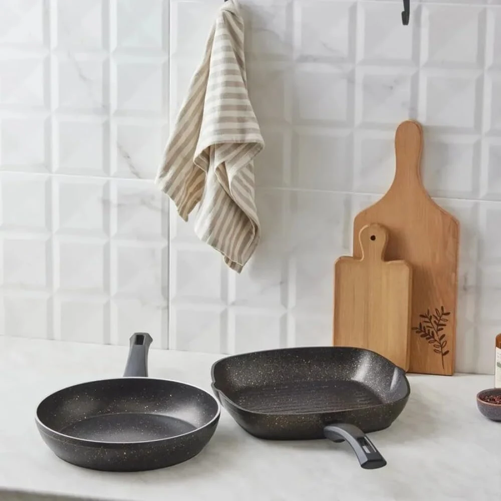 Karaca Biogranite indukcinė keptuvių rinkinys, 2 dalys, juodas auksas, keptuvė ir kiaušinių keptuvė, organinis granitas, keptuvė, kiaušinių keptuvė, nelipni funkcija, pažangios technologijos, namų ūkiams ir šeimoms