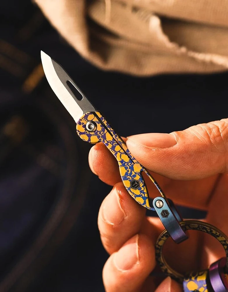 Keyunity Kk05 mažas titano sulankstomas peilis, mini Edc peilis su integruota raktų skylute, lengvas raktų pakabuko peilis stovyklavimui (ti29p)