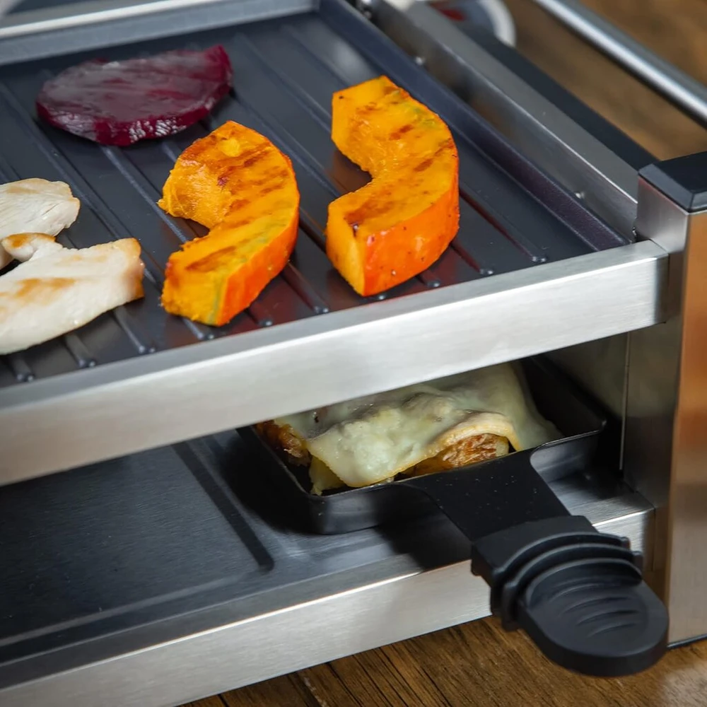 Sumuštinių keptuvas Küchenprofi Raclette Taste4, raclette 4 asmenims, nepridegančia danga padengta grilio plokštė, galima naudoti iš abiejų pusių, 4 raclette keptuvės ir raclette grandiklis, raclette grilis su šoninėmis rankenomis