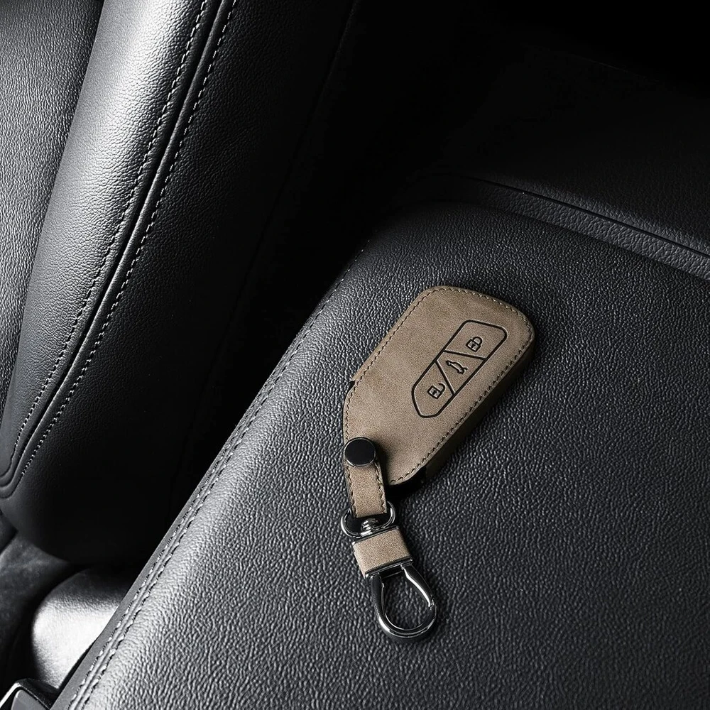 Kwmobile Raktų dėklas Vw Golf 8 3 mygtukams, rudas dirbtinės odos