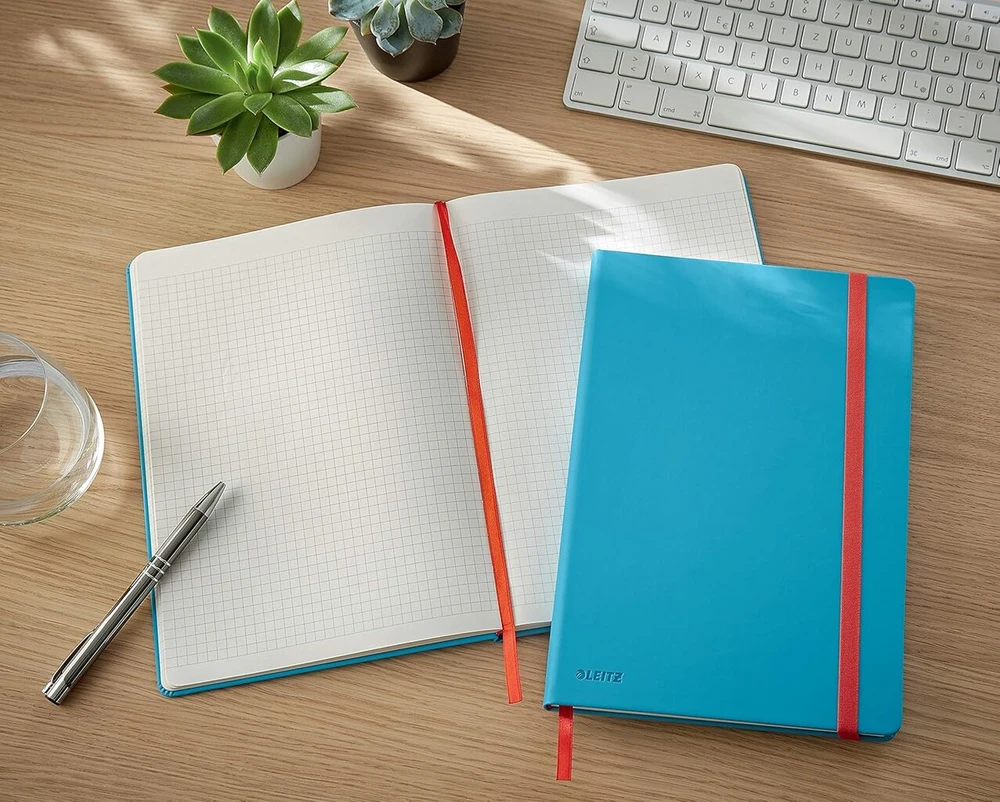 Leitz Squared užrašų knygelė kietu viršeliu, didelis B5 formatas (planšetiniam kompiuteriui, Ipad), 80 lapų, 160 puslapių, 100 g/m² popierius, sertifikuota pagal fsc, švelnus paviršius, idealiai tinka biurui, studijoms, dienoraščiui, mėlyna, jauki, 448200