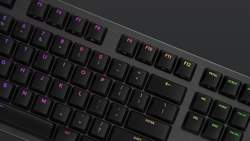 Logitech G512 mechaninė žaidimų klaviatūra, Gx-ruda Tactile jungikliai, Lightsync Rgb apšvietimas, Usb kilpa, aliuminio korpusas, programuojami F klavišai, portugališkas Qwerty išdėstymas, juoda