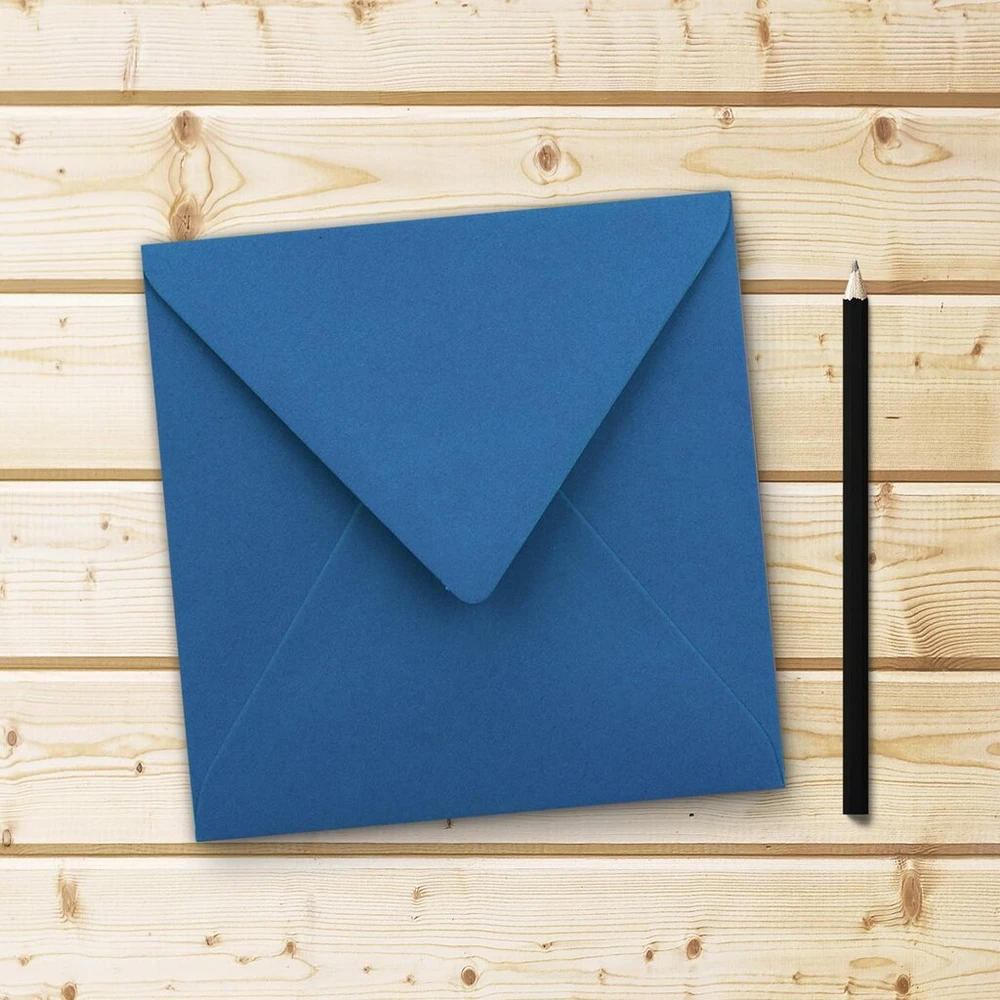 Mėlyni kvadratiniai vokai 15,5x15,5 cm, be langelio, drėgno klijavimo