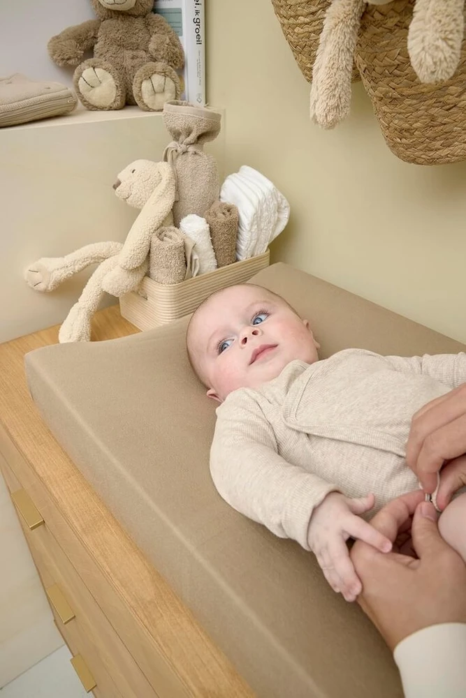 Meyco Baby Basic jersey vystymo kilimėlio užvalkalas (švelnus ir draugiškas odai, pagamintas iš 100% medvilnės, skalbiamas, lengvai prižiūrimas, galima džiovinti džiovyklėje, dydis: 50 x 70 cm), taupe