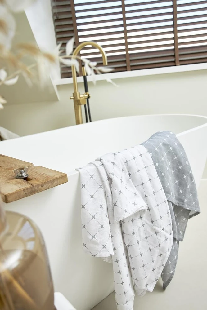 Meyco Baby X Mrs.keizer Louis Muslino sauskelnės, 3 vnt. (100% organinės medvilnės atrygos, itin minkštos, gerai sugeria drėgmę ir greitai džiūsta, dydis: 70 x 70 cm), pilkos