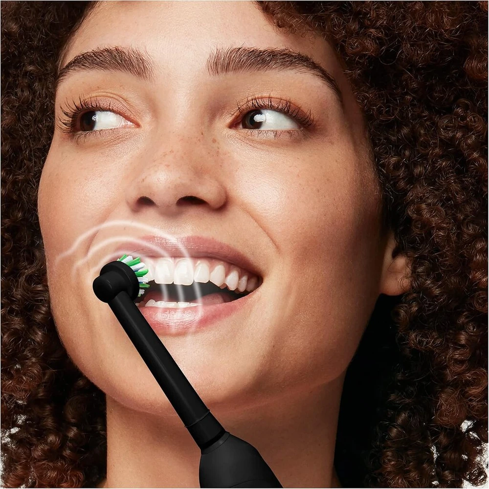 Oral-b Pro 1 750 Juodas Edition elektrinis dantų šepetėlis kruopščiam dantų valymui, 1 valymo programa, spaudimo jutiklis, laikmatis ir kelioninis dėklas, 1 Crossaction šepetėlio galvutė, juodas