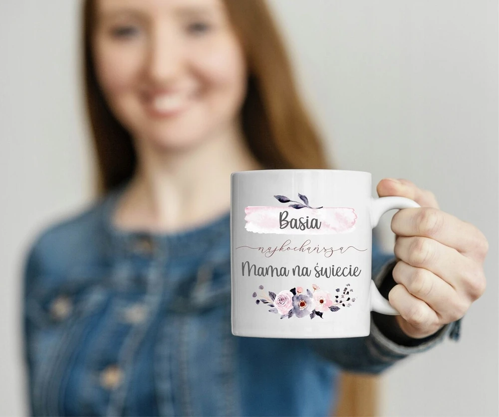 Puodelis ir maišelis dovanų mamai motinos dienos proga