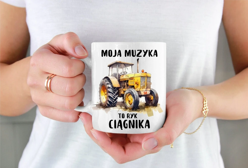 Puodelis ir pagalvė su traktoriaus motyvu "mano muzika – traktoriaus ūžesys"