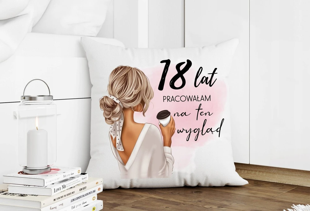 Puodelis + pagalvė dovana 18 gimtadienio proga moteriai, kuriai sukako 18 metų. Aš dėl to dirbau