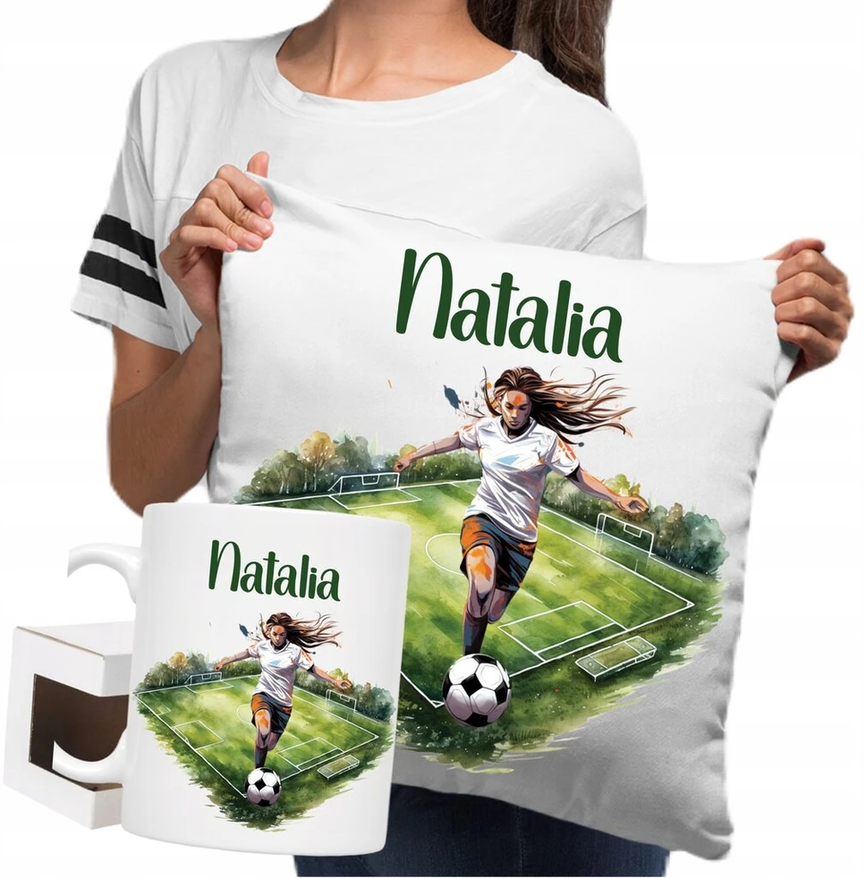 Puodelis + pagalvė futbolininkui futbolo aikštė moteris mergaitė vardas