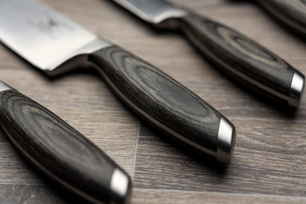 Rockingham Forge 259 serijos 17,78 cm santoku peilis su vokiško plieno ašmenimis ir ergonomiška tikmedžio rankena, japoniškas peilis