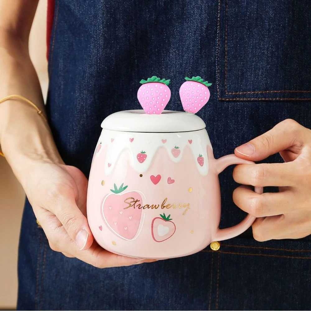 Rožinis puodelis, mielas braškinis puodelis su dangteliu ir šaukšteliu, keraminis kavos puodelis, kawaii puodelis arbatai, pienui, moteriai, mergaitei, studentei, korėjietiško stiliaus, 450 ml, kalėdinė, gimtadienio dovana (didelė braškė)