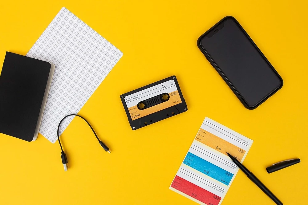 Kompiuterio kolonėlės Suck Uk kasetinis bluetooth garsiakalbis, retro dizaino mobiliojo telefono priedai, nešiojamas belaidis garsiakalbis, technologiniai prietaisai vyrams ir moterims, kasetės formos usb garsiakalbiai, bluetooth garsiakalbis