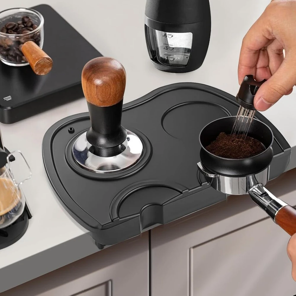 Suprovare tamperio kilimėlis su stalo krašto apsauga, kavos espresso tamperio kilimėlis, neslystantis tamperio kilimėlis pagamintas iš aukštos kokybės silikono, espresso tamperio kilimėlis, barista priedai su įpjova portafiltrui